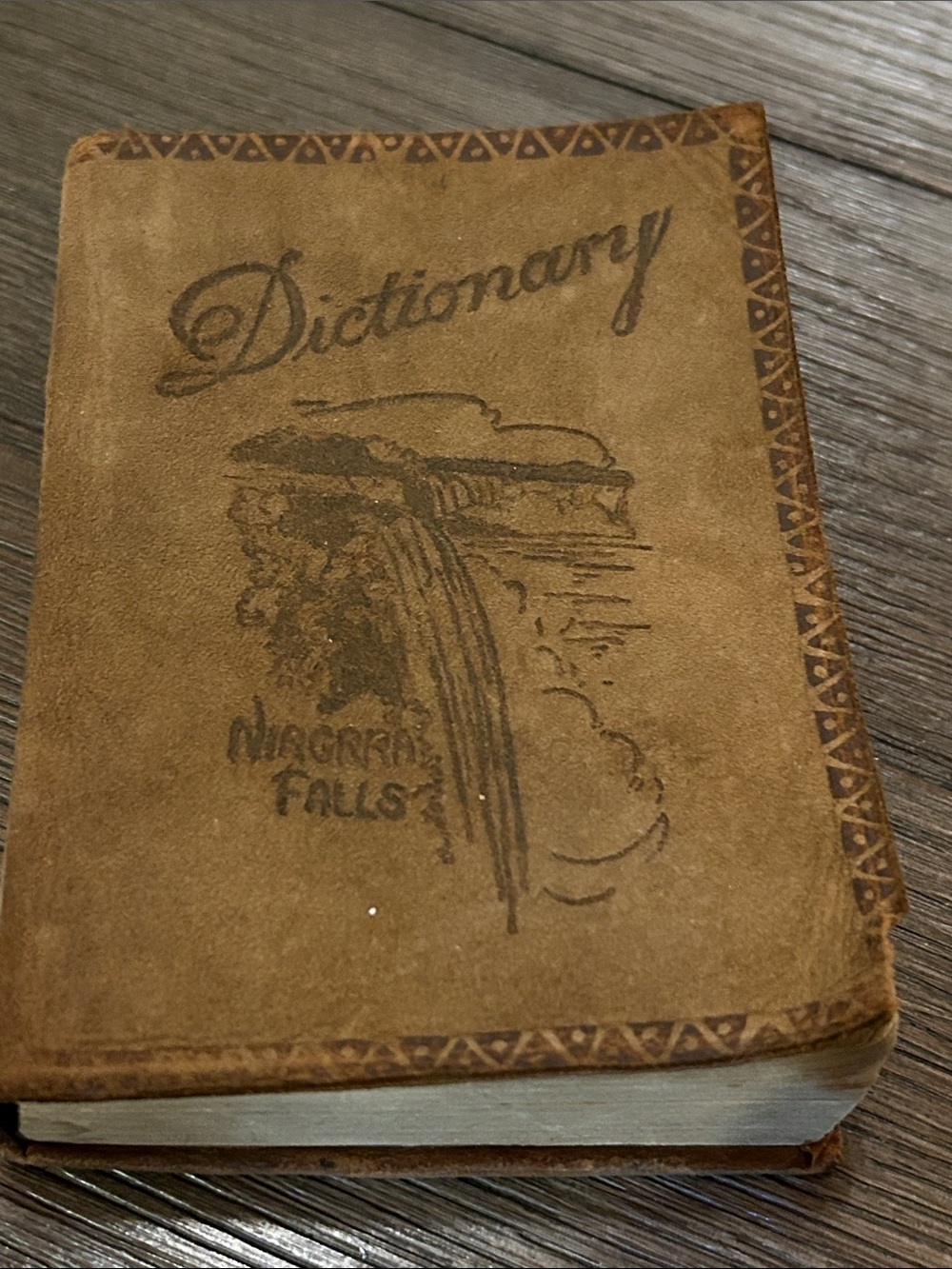 Unique souvenir webster pocket dictionary Niagara Falls 1937 suede cover